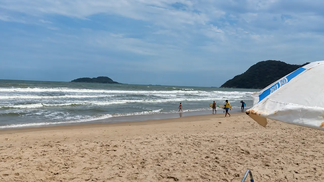 Calm beach close to the hotel in Guarujá.